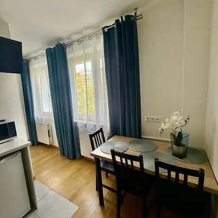 A&y Galeria Mokotow Pienkowskiego C *